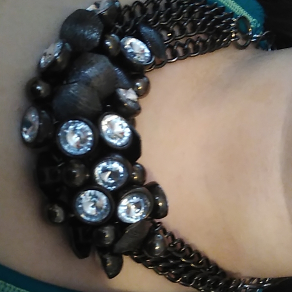 Jewelry - Chunky metal blinged necklace